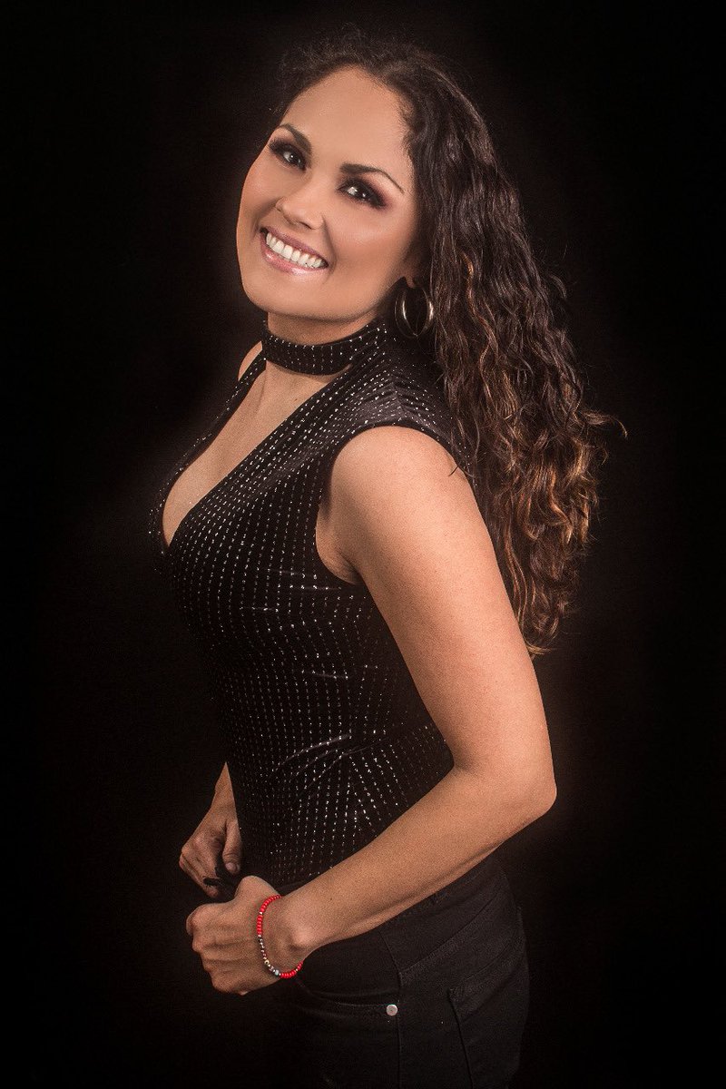 Estrella es reconocida por su carrera como cantante profesional , además es Coach, Inversionista, Emprendedora, Escritora, y Conferencista. <a href="/estrella_veloz/">Estrella</a> #MujeresImpares