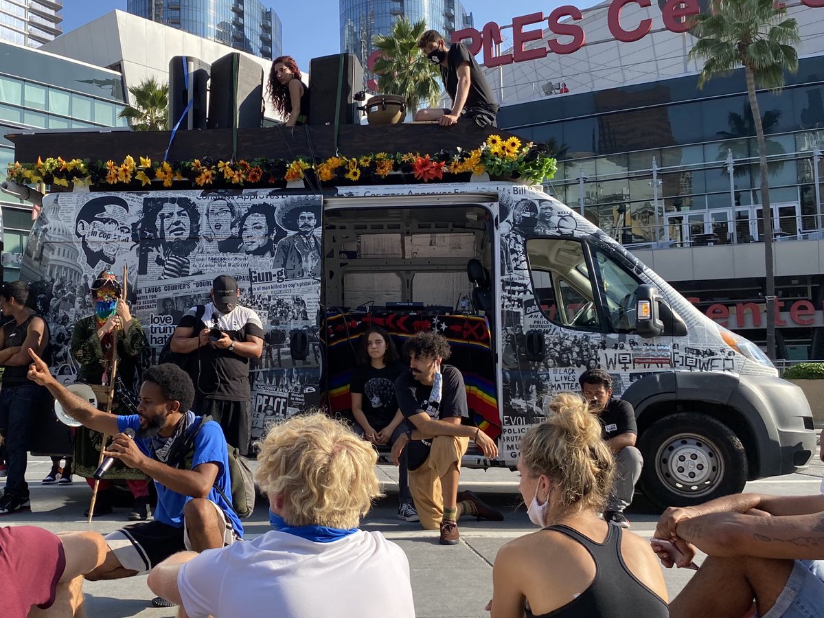 rbeats_'s tweet photo. We are Revolutionary Beats. A group of revolutionists from Los Angeles who’s mission is to uplift the Peoples’ energy at demonstrations by spreading the joy of music, dance and art.  We are currently on a Black Lives Matter movement all across U.S. ending in (1\4) https://t.co/bD1XcCmrer