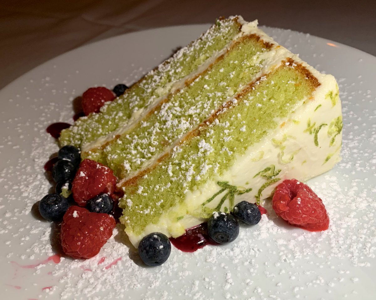 SashaEats's tweet photo. Key lime cake with raspberry sauce and cream cheese frosting at @FireflyKeyWest 🍰
#SashaEats #SashaInTheKeys #yum #Foodiechats #FoodieTravels #Eater #CulinaryGlobetrotter #FoodTravel #KeyWest #KeyLimeCake #dessert https://t.co/LmnNzkJyAw