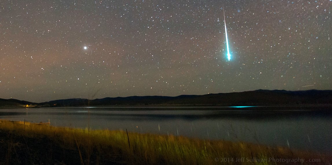 Expect to see white streaks of light across the sky, flashing for just a second. If you're lucky, you'll see a fireball, a particularly bright meteor that takes a few seconds to pass. You might also see an earth grazer, a long, slow, colorful meteor near the horizon. (4/n)