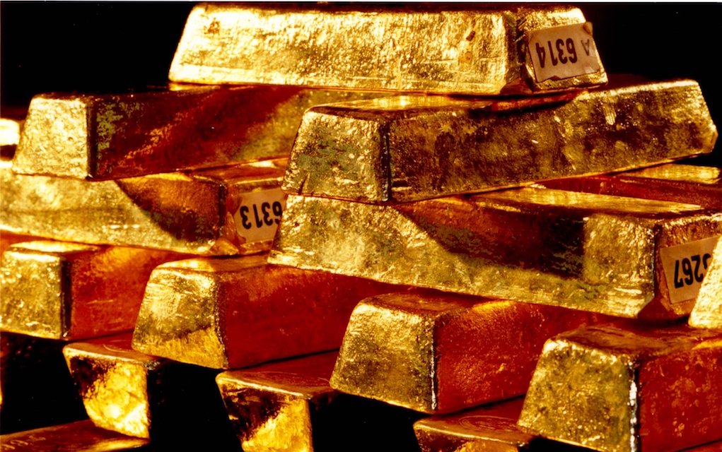 markteinblicke's tweet photo. #CarstenMumm berichtet über die Gründe für Investoren, sich mit Edelmetallen wie #Gold und #Silber einzudecken. Zu diesen Gründen zählt nicht nur die Absicherung in den von #Corona geprägten Zeiten, die wir derzeit erleben. https://t.co/cxjMtFxX2V https://t.co/iON59Pxsh2