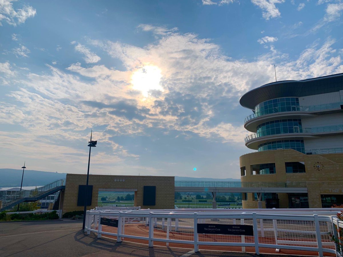 CheltenhamRaces's tweet photo. Good morning 😍☀️

📸@bencheltenham https://t.co/15oGsOUTg0