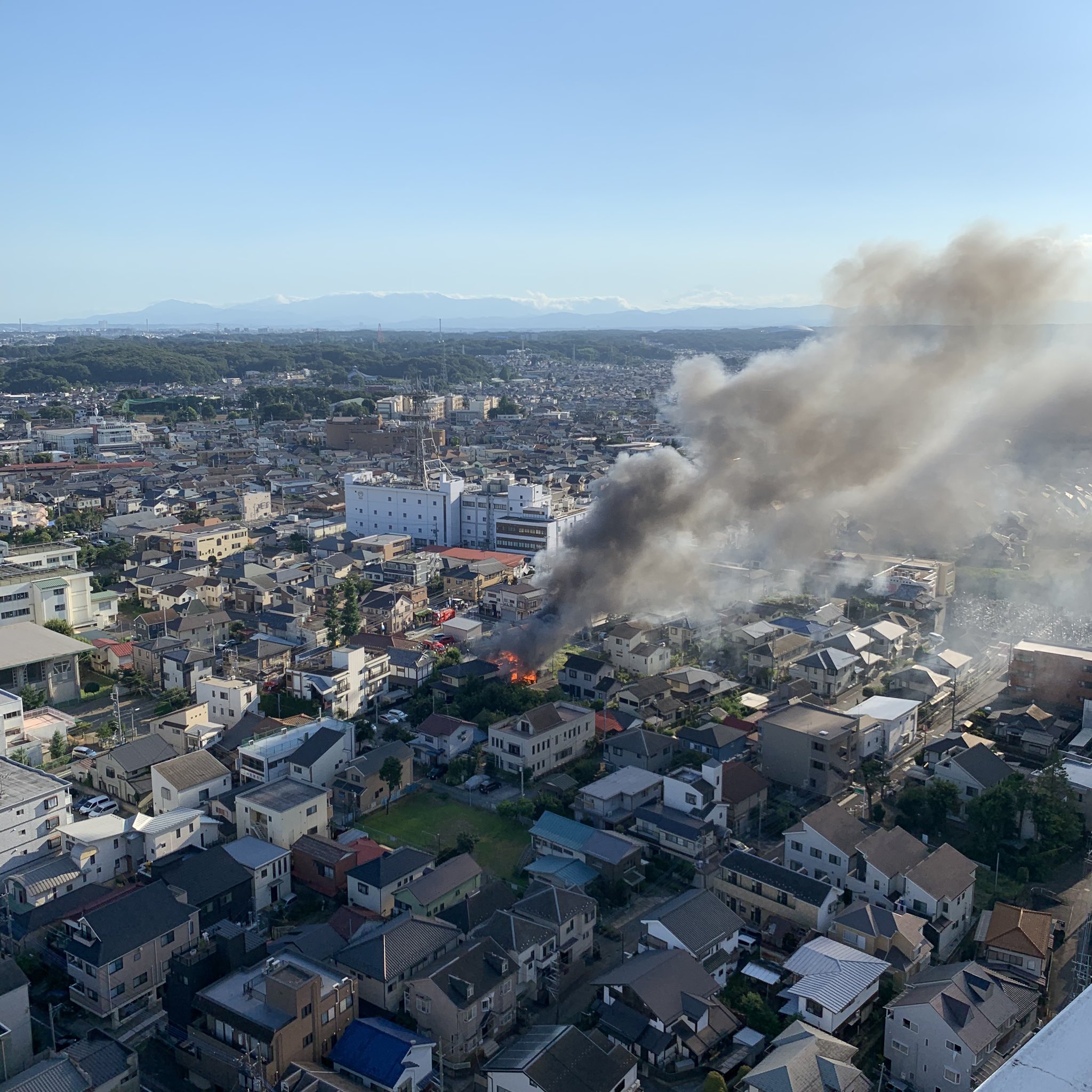 所沢市元町で火事が起きている画像