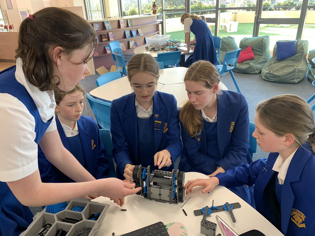 PrimaryLK's tweet photo. Junior School Robotics teams collaboratively working and problem solving to engineer their robot. It’s great to have our Senior School students assisting. https://t.co/GbeDCAOtN8