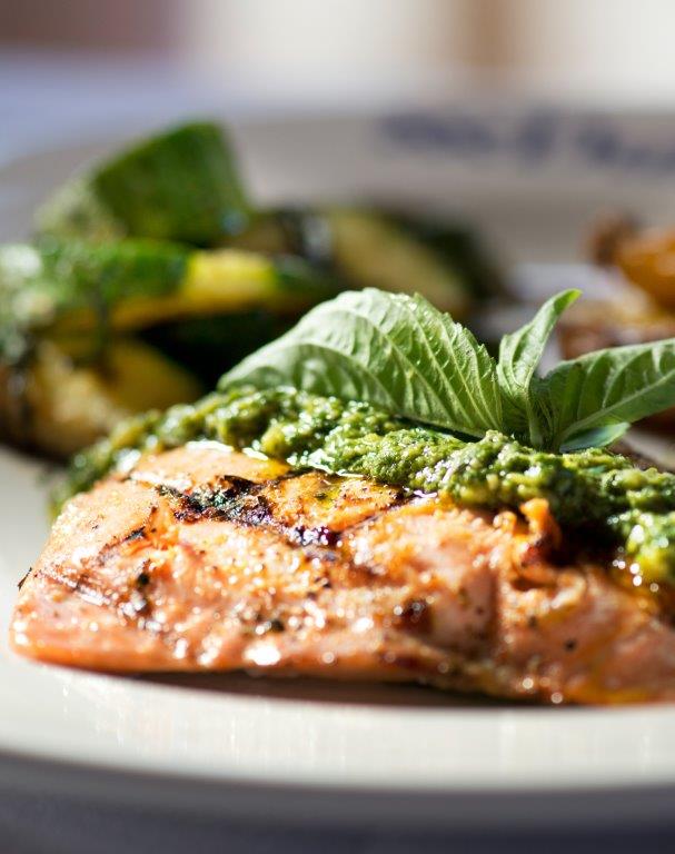 This week's meal kit is for all you salmon lovers and anyone who prefers to eat #glutenfree. We created a flavor-packed dinner with our pesto salmon, organic veggies, and the tastiest carrot cake on planet Earth! 🐟🥕‼️ shop.dukesseafood.com/collections/me…