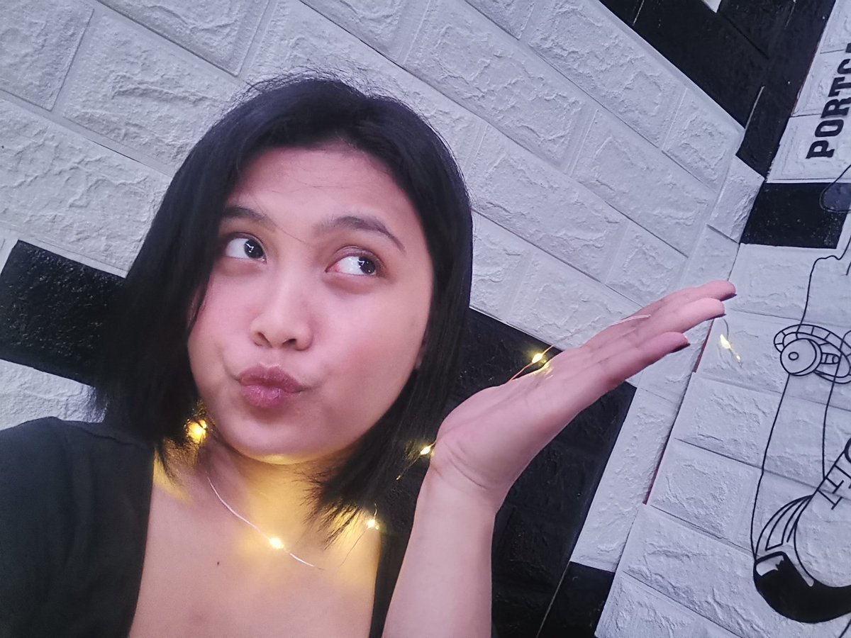 MarielEnoc's tweet photo. Feeling blue at 22 🤷‍♀️ https://t.co/R9JhOJHlCN