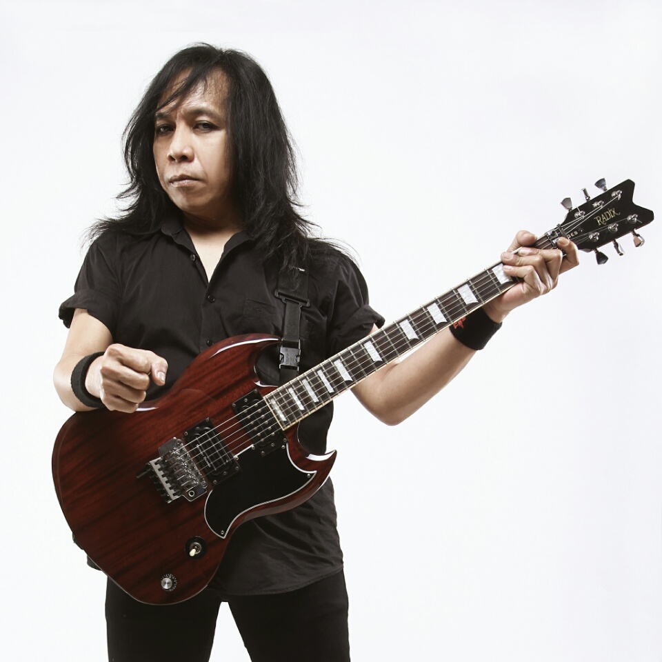 #877playing Si bang..t (sesuka lo) <a href="/official_edane/">edane</a> ft <a href="/Bagusnetral/">Bagus G. Prasetio</a> #NewSingle #NewMusic2020 #TuesdayRockSession