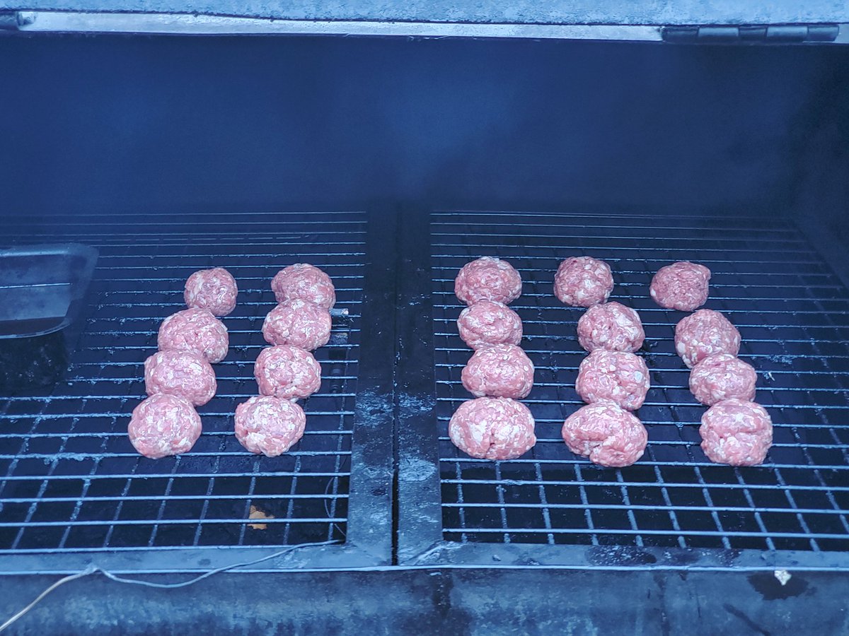 WoodSmokin's tweet photo. Roasted Garlic and Herbs Sausage Smoked for 1.25 hrs @ 225°
#AzStyle #WoodSmokinBBQ https://t.co/AP1tqBsKtq