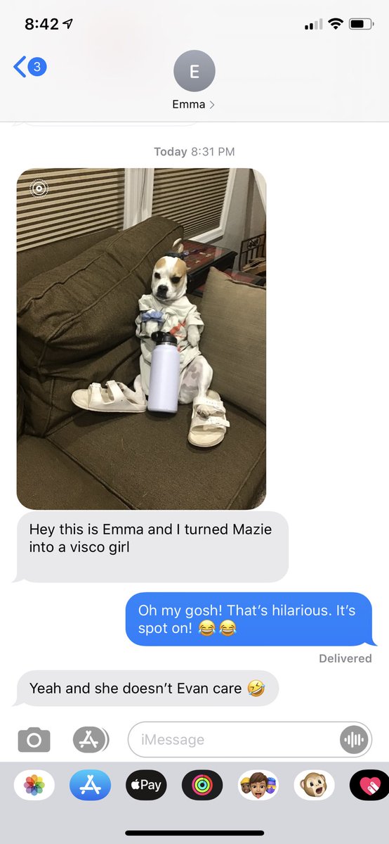 shark_bates_'s tweet photo. me:
my 11 yr old sister: https://t.co/v7RcHsnrsO