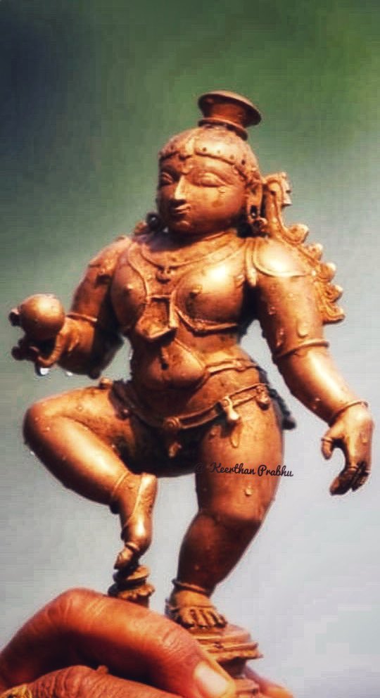 Ushapai19's tweet photo. #LetuslearntoIdentifyOurDeities
#BenneKrishna #Kalianpur #Venkatramanatemple #HappyJanmashtami
Benne is a Kannada word which means Butter. Krishna’s love for butter is one of the reasons of his many Bala Leela’s
In this Murthy you can find him rejoicing with a ball of butter! https://t.co/ugp9Sm8XqE