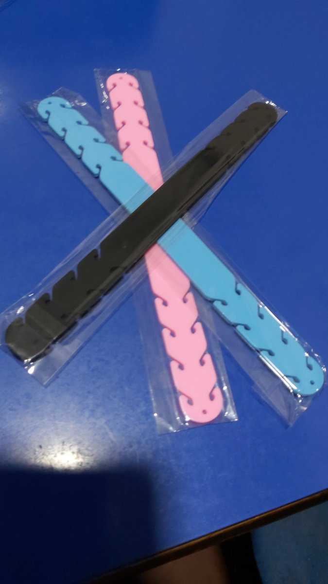 denver12seg's tweet image. Hey muchachos ahí les ando las banditas para que no se vea como dumbo de tanto andar la mascarilla. #OrejasRela #ADollar #VaQuerer

 $1 deme ahí el rt, si ni me compra.