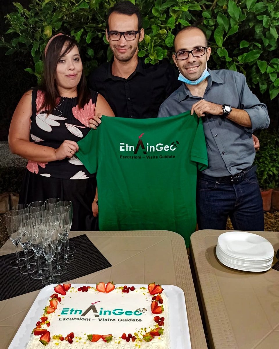 Ora EtnainGeo è ancora più ufficiale 😍

Grazie di cuore a chi si è unito a noi per festeggiare insieme l'inizio di questa nuova avventura! 

Ora viene il bello... ❤️ e... noi siamo pronti 😁💪🏻

Vi aspettiamo in escursione ❤️🌋

#etnaingeo #summer2020 #iorestoinsicilia #sicily