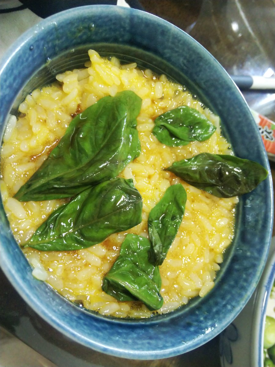 バジルは包丁で切ってはいけない