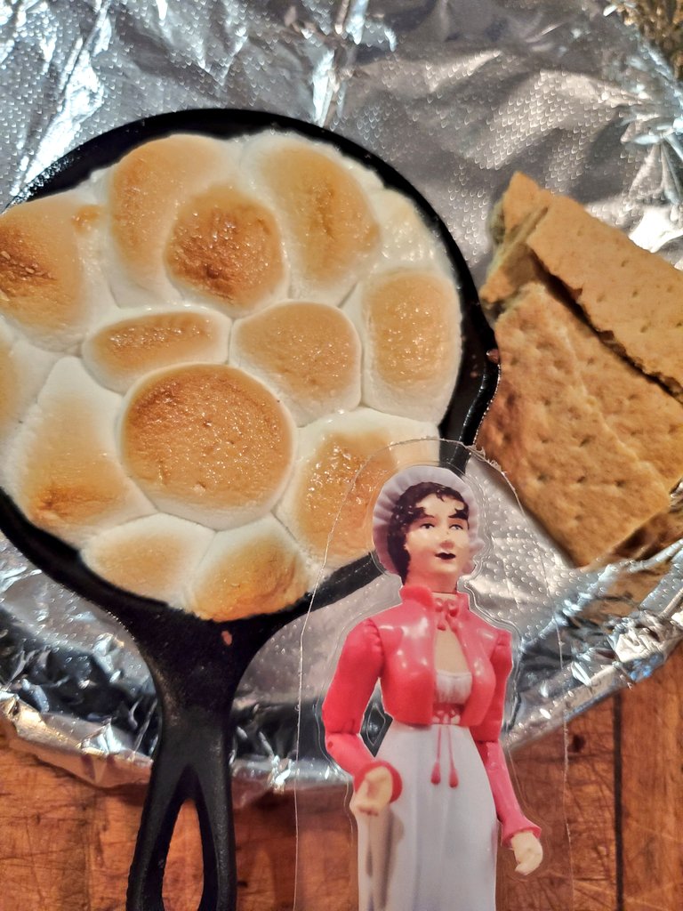 FlatJaneAusten's tweet photo. I bestirred myself to make a (lovely lazy) treat for #NationalSmoresDay. How toasted do you like your marshmallows?
~#FlatJaneAusten #JaneAusten #AustenAugust https://t.co/o5A9p3OTrL