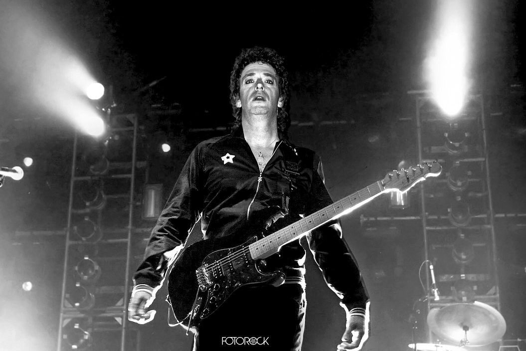 Hace 61 años, nacía Gustavo Cerati ★. Su música, humanidad y legado, viven de forma infinita. Aquí lo celebramos con este regalo que hace 1 año le hicimos a <a href="/Cerati/">Gustavo Cerati</a> y sus seguidores 🤲🏻.  

Expo Urbana 2019 #IconosaCieloAbierto. 📷#Fotorock