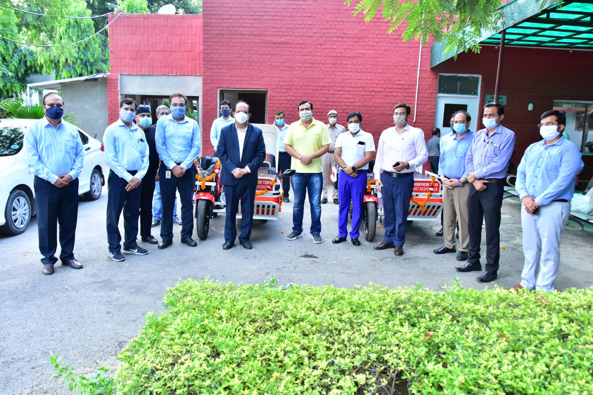 Hero We Care (@herowecare) on Twitter photo Delighted to hand over 2 First Responder Vehicles (FRVs) to Civil Hospital, Gurugram to help them in their fight against #Covid19. The FRVs are equipped with stretcher, foldable hood, oxygen cylinder, fire extinguisher and various safety features <a href="/DC_Gurugram/">DC Gurugram</a> <a href="/HeroMotoCorp/">Hero MotoCorp</a> Delighted to hand over 2 First Responder Vehicles (FRVs) to Civil Hospital, Gurugram to help them in their fight against #Covid19. The FRVs are equipped with stretcher, foldable hood, oxygen cylinder, fire extinguisher and various safety features <a href="/DC_Gurugram/">DC Gurugram</a> <a href="/HeroMotoCorp/">Hero MotoCorp</a>