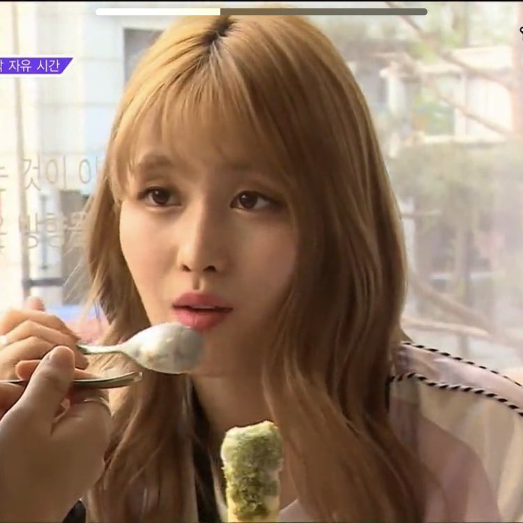 jihyo: wala ako nakain (na kimchi)momo: ay shet wehmomo: dami ko na kain e