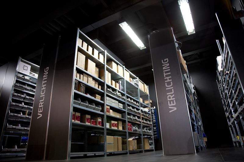 In het magazijn van C-Some en de ruimte erboven werden door Waterval Elektro 23 #lichtpunten met #Interact Pro aangelegd.  Er is voor Interact Pro gekozen omdat de #lampen automatisch uitgaan als er niemand in de ruimte is, en dat bespaart geld. Lees meer: ow.ly/kHtS50AV1dq