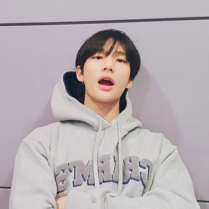 😗