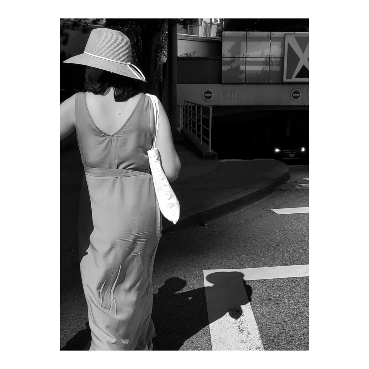 HeggsShayla's tweet photo. #hatladies #shadows #streethat https://t.co/zBAiJJ5wtQ