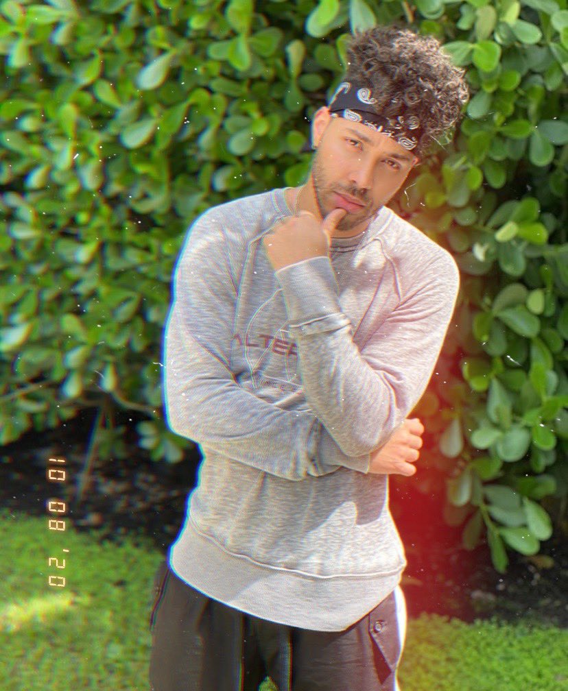 proudofroyce's tweet photo. Buenas noches @PrinceRoyce  🥰 https://t.co/sWv4WFLL14