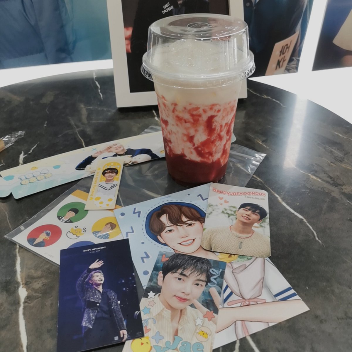 praewtae's tweet photo. แวะพักเที่ยงมาหาพี่แจ���ุน🎂🎉
ได้ของแจกด้วย ขอบคุณนะค่า~ 
#0809imhereforyoon
#HAPPYJAEYOONDAY
#JAEYOON #SF9 https://t.co/gaL0vF6Bou
