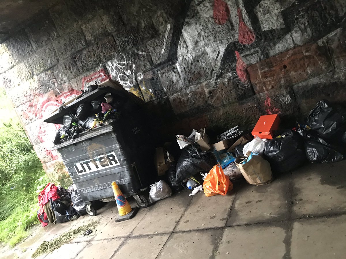 tracyann101's tweet photo. @edinhelp  any chance of this getting cleared. It’s on the Restalrig Road cycle path at the bridge under Restalrig Road. It’s been a few weeks now. Thanks https://t.co/kMHNaPhrq9