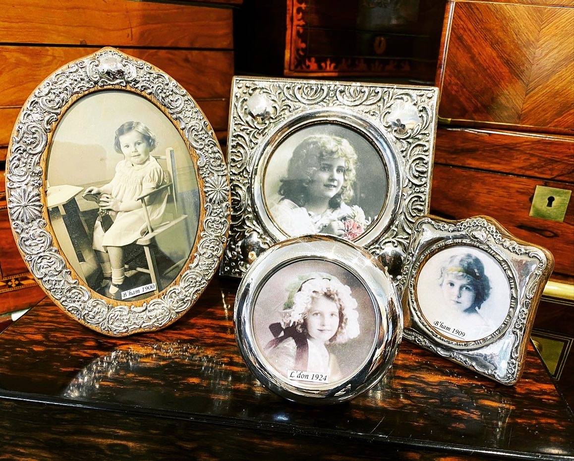 BarhamAntiques's tweet image. Selection of English Silver Frames. Dating from 1900 to 1924. Prices range from £85 to £185. #silverpictureframe #silverpictureframes #frames #vintageframes #englishsilver #portobelloroad #barhamantiques