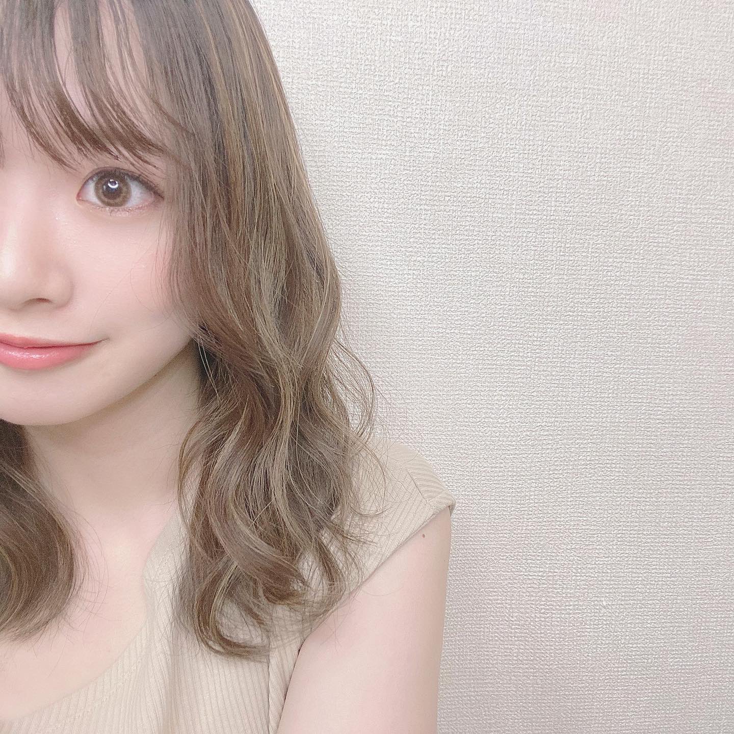 伊藤りか 大人の垢抜けゆるふわ巻きレシピ レイヤーを入れてるとより軽い印象に ミディアム ロングの方まで使えます 明るめカラーだと外国人風にも T Co Ylw2py5dk8 Twitter