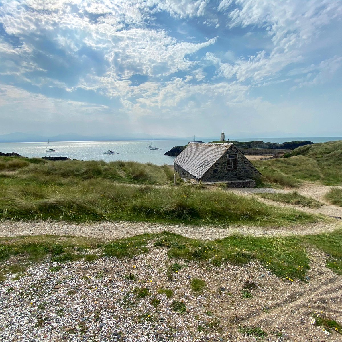 Ynys Llanddwyn yesterday morning. Another really quiet and peaceful walk 🚶‍♂️ #YnysLlanddwyn #Anglesey #NorthWales #RobinsonRoams