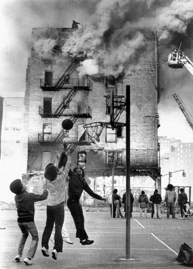 checktherhyme1_'s tweet image. As the ashes escaped buildings that burned in the Bronx for much of the 70s, Hip Hop was born. A sign of resiliency &amp;amp; hope, as well as a positive outlet for Black &amp;amp; Brown youth from neglected neighborhoods. 

Happy birthday, Hip Hop.
