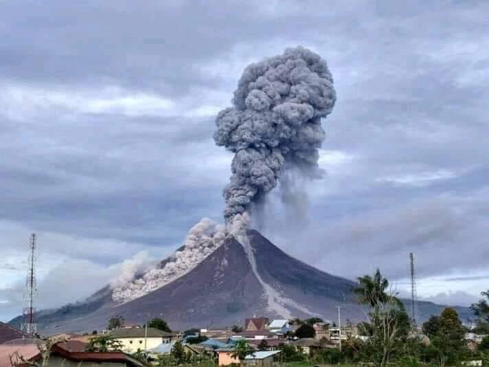 Tahu tak korang, indonesia ni antara negara yang mempunyai banyak gunung2 berapi yang dah mati tapi mulai kembali aktif semula. Jika ia meletus maka kiamat kecil dunia akan berlaku..Thread...