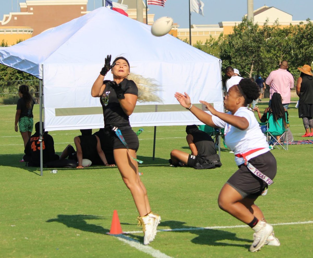 TheFootballSisters tweet media