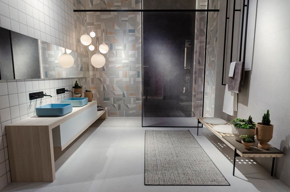VIVESCeramica's tweet photo. #VIVESSHOWROOM: Estilo contemporáneo, donde la neutralidad se ve interrumpida por dosis de color y formas sinuosas. ¡Nuestra serie porcelánica Nassau es un mundo de sorpresas!
https://t.co/BmIWcC0doe https://t.co/2q6H9Zk6Qf