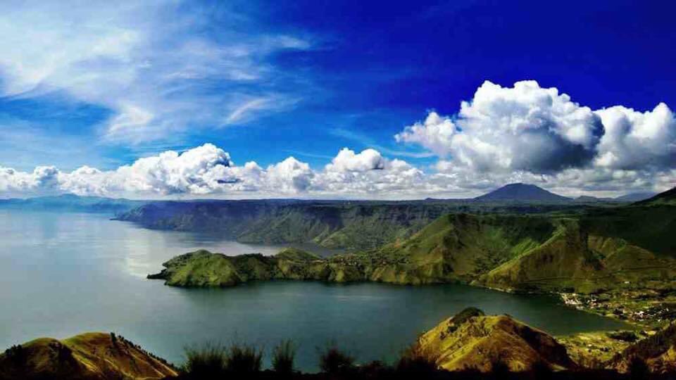 Sejarah Danau TobaSekitar 74,000 tahun lalu, Danau Toba yang merupakan gunung berapi raksasa meletus hebat. Letusan tersebut menyebabkan perubahan iklim dunia hingga suhu bumi turunsehingga 5°C dan nyaris memusnahkan nenekmoyang manusia.