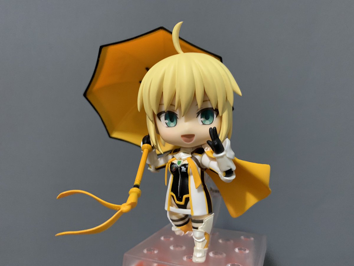 shark_shocker's tweet photo. finally got around to posing her! the parasol was difficult to adjust @_@ https://t.co/IFeDlFF9Ac