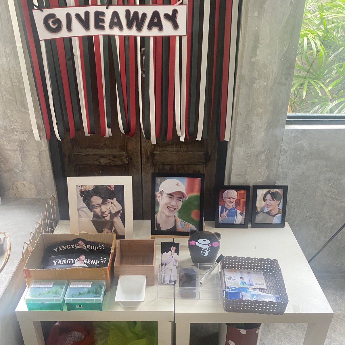 davivi123's tweet photo. รีวิว @1230_cafe ค่าาา ร้านน่ารักมากๆ พี่ๆพนงใจดีมากเลยฮะ น้ำส้มอร่อยมัก🧡💖🥰🥰🥰 #0805LeotwinBDAY https://t.co/vYZVtegB7o