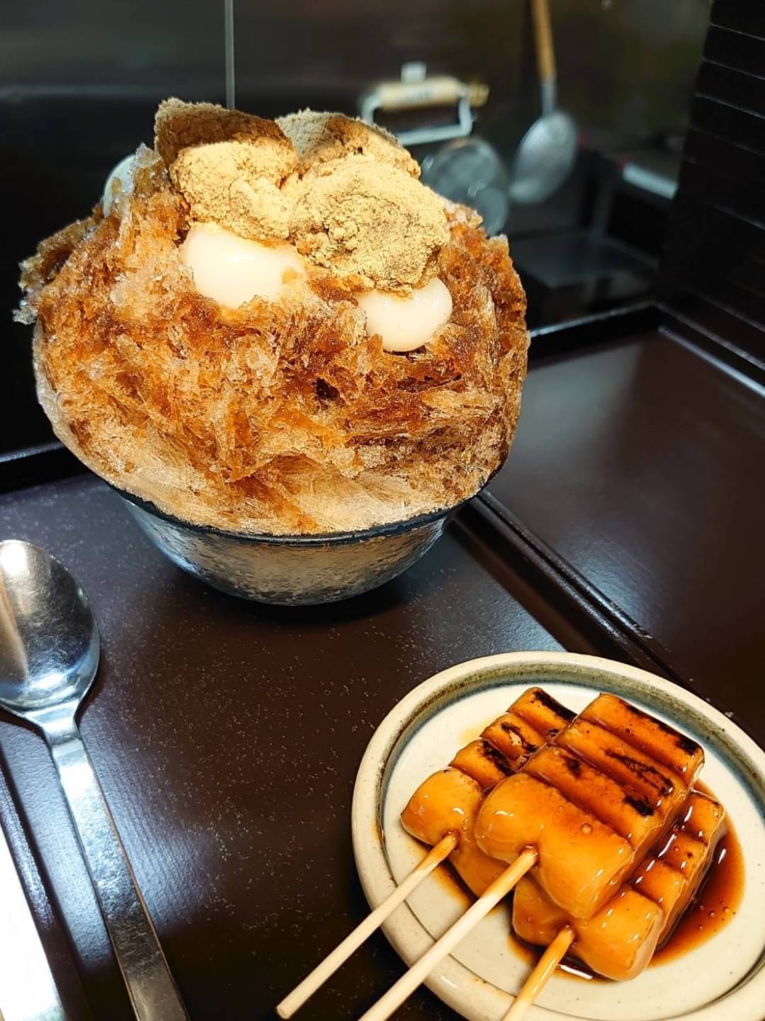 甘党茶屋 梅園 En Twitter 黒糖白玉 黒糖わらび餅 1100円 とみたらし団子３本 280円 お好きなかき氷とご一緒にみたらし団子はいかがでしょうか By河原町店ｽﾀｯﾌi Togokyoto 京都 京都カフェ T Co 7mv4a8bph0 Twitter