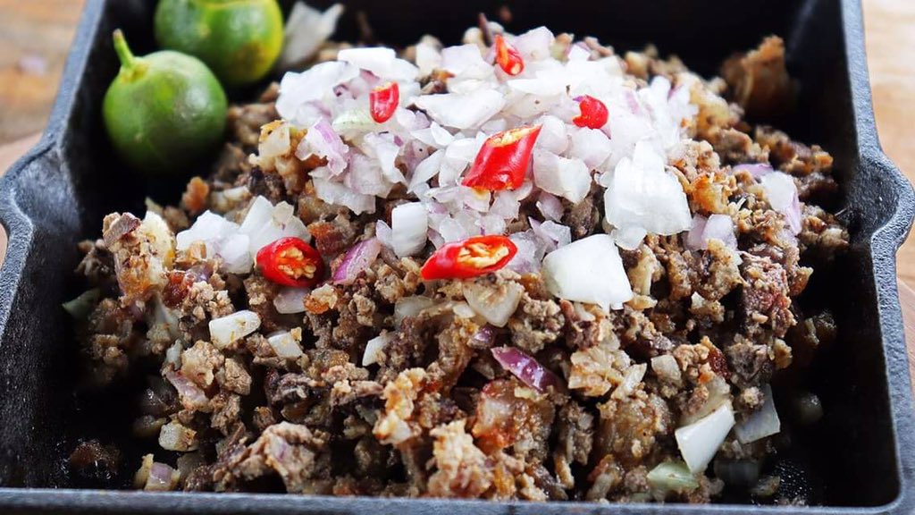 food_anatomy's tweet photo. Kapampangan Sisig 🤤🍻
Link below for the full recipe! 👌🏻
Don't forget to like, share and subscribe! 🥰
#foodporn #foodie #foodblogger #sisig #kapampangan #kapampanganfood #kapampangancuisine #kapampanganpride #pork #sizzling #sizzlingplate #skillet
https://t.co/tsK96WTxpO https://t.co/wIEdt6pvBS