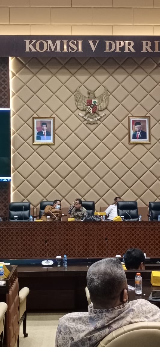 Mendampingi Wakil Ketua <a href="/DPR_RI/">DPR RI</a> bang @Don_dasco berdiskusi dgn teman2 Konfederasi Serikat Pekerja / Buruh. Bersama teman2 Panja Baleg. Ada 9 Anggota Fraksi <a href="/Gerindra/">Partai Gerindra</a> ikut  dalam diskusi ini agar Omnibuslaw ini tidak merugikan Buruh. <a href="/habiburokhman/">HabiburokhmanJktTimur</a> <a href="/obontabroni/">obon tabroni</a> <a href="/WiyantoWihadi/">Wihadi Wiyanto</a>