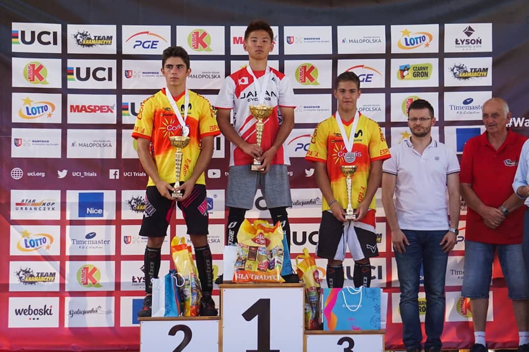 levelciclisme's tweet photo. 🥇🥇🥇🥈 Avui fa un any, sis pilots de l'escola eren als Jocs Mundials de Polònia. L'Alba Riera es proclamava Campiona del Món 🥇, en Martí Riera tercer del món🥉 i els dos eren Campions del Món per equips🥇🥇. #LevelTrial #EscolaTrial #Osona @ciclismecat https://t.co/71EmsozxiI