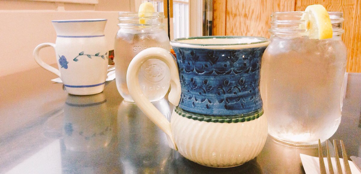 Happy Tuesday Corner Brook 🌞

Today we are serving up our classic Maple Bacon BLT, along with some Tomato Basil Soup.
The chefs are currently making Chocolate Chip Cookies for Ice Cream Sandwiches😋🍪

Call us at 6397141 and reserve your table NOW!