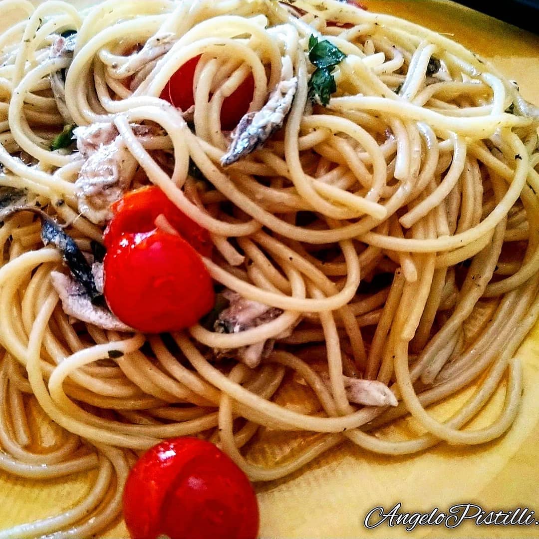 Angelo_APK's tweet photo. 夏らしいのパスタ🍝です!😍シンプルだけど美味し!😋
🇮🇹#ALICI #POMODORINI #AGLIO #ERBETTA
🇯🇵#今日 の #パスタ は
#スパゲティ 、#ソース は
#アンチョビ
#ミニトマト
#オリーブオイル
#ニンニク
#パセリ
#イタリアン
#昼ご飯
#料理
🌿https://t.co/GIjUhdY3Wq https://t.co/fpv5G8tU3T
