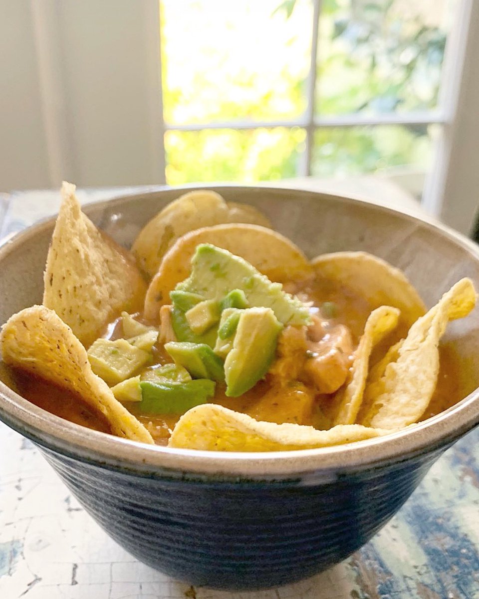 MixesMad's tweet photo. Cheesy Chicken Enchilada Soup simmers 15 min then serve!
Cooks in a crock pot with raw chicken beautifully. 
Add milk, can of tomato sauce, chicken (canned, rotisserie/your own), simmers 15 minutes then a cup of cheese
Optional ingredients
corn
black beans
avocado, cheese, lime https://t.co/7JMjcR0fAF