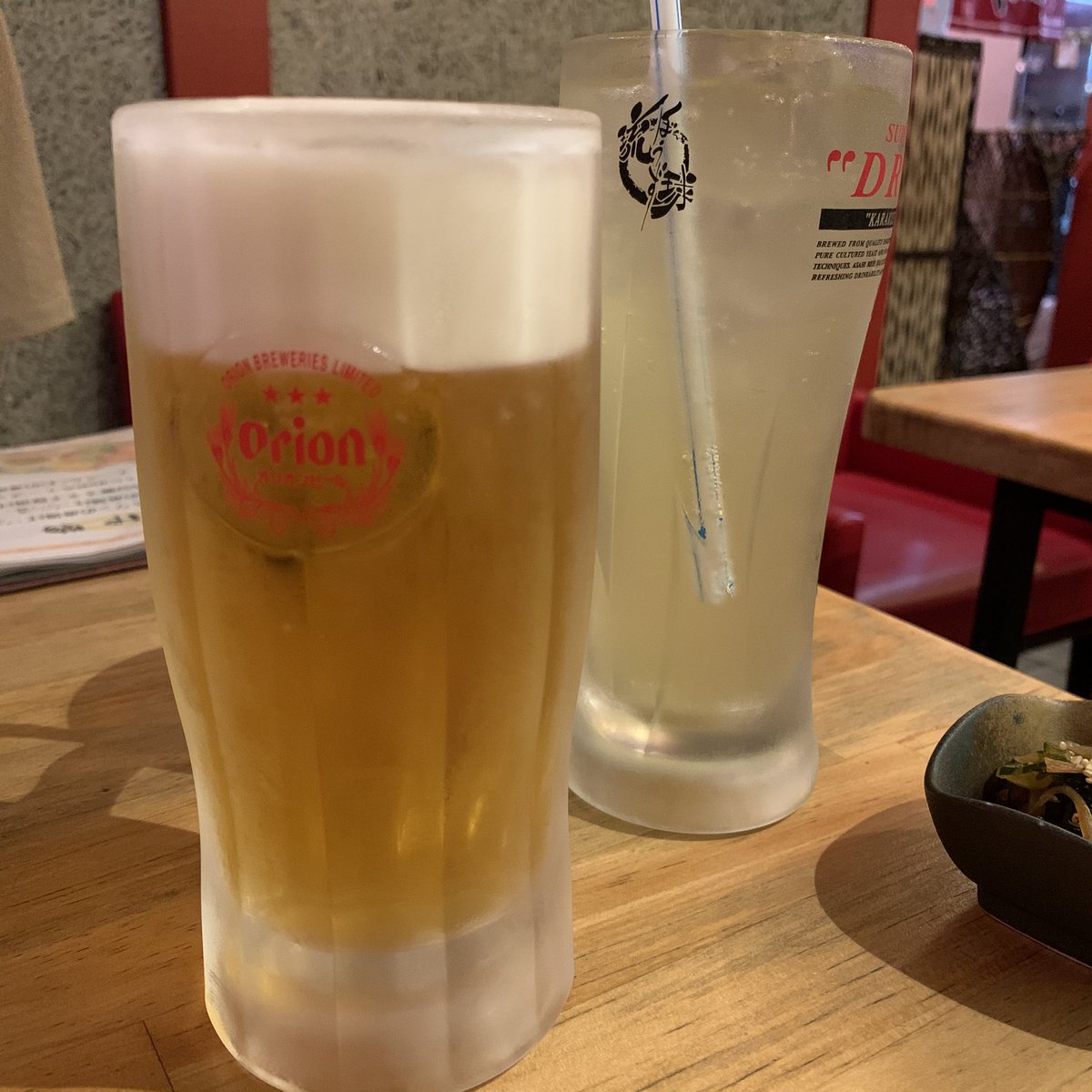 RioTDS54's tweet photo. 今日は日が落ち始めてから洗車頑張ったので、沖縄料理屋さんでお疲れ様の乾杯！
そして、明日からはコロナ感染回避のためにバイク通勤開始ー！ https://t.co/ffbVW17cU0