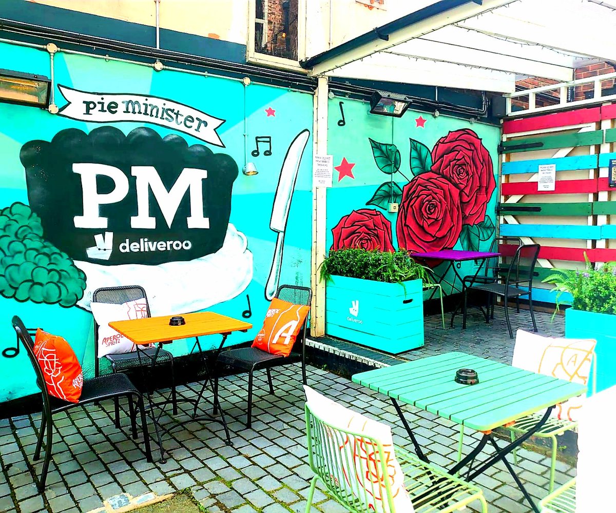 Enjoy the sun in our beer garden 🍻🌡️☀️