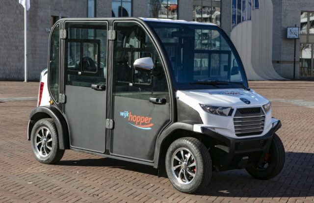 Natuurlijk het is warm, voor iedereen. Ook voor de chauffeurs van de #Wijkhoppers in alle #Drechtsteden die klaarstaan voor onze reizigers. Hun missie: 'de klant van A naar B, weersomstandigheden tellen niet mee!' Petje af!