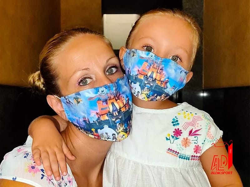 #sitúlosueñasnosotroslocreamos... Nunca tuvo más sentido, hemos confeccionado estas bonitas mascarillas para Noa y su mamá y, hemos acercado a Noa un poquito más a su sueño de visitar Disney
¿Hay algo más bonito que hacer feliz a un niño?
#mascarillashomologadas
#aldiesport