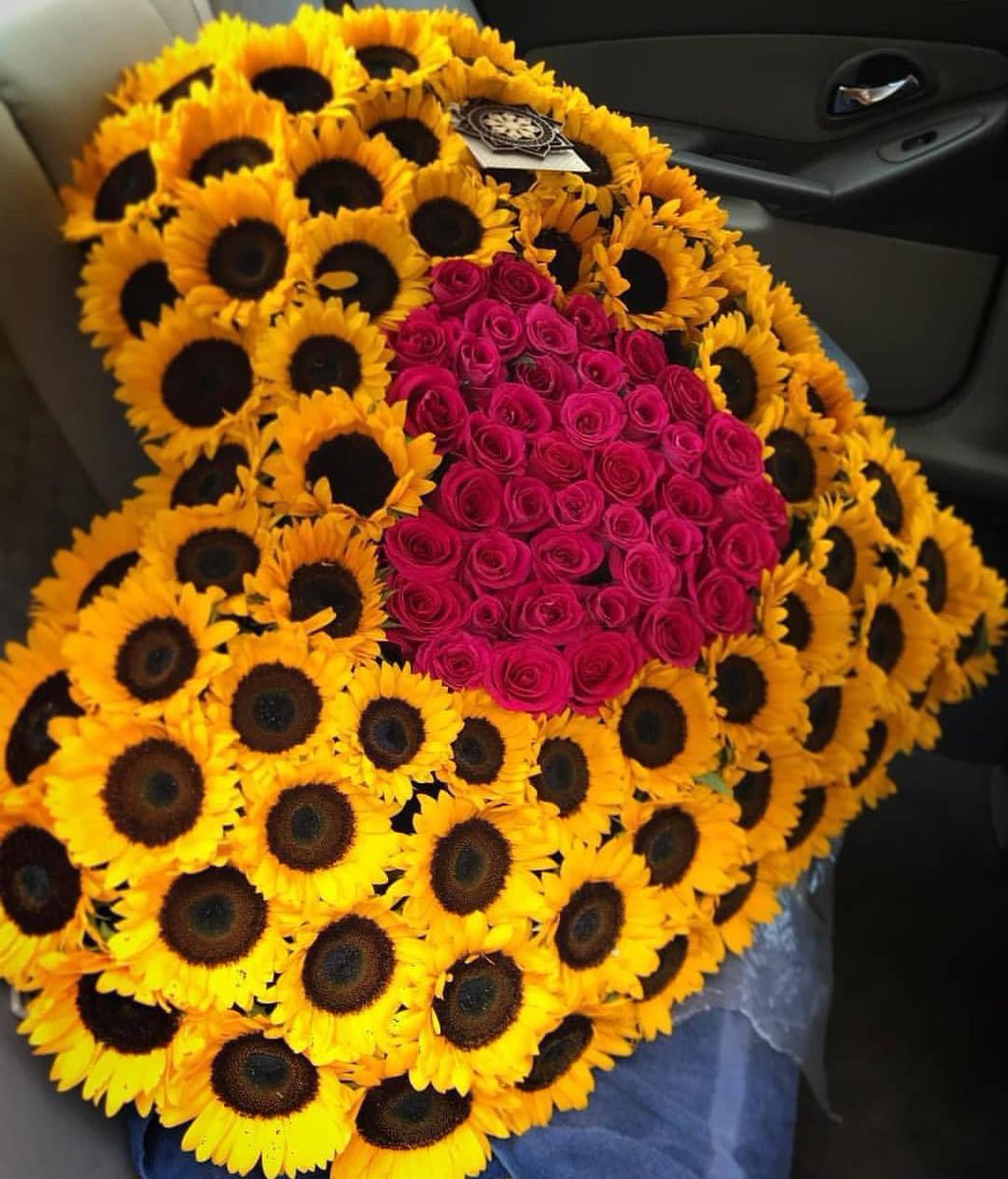 Love this Bouquet of sunflowers and Red roses shape as a ❤️🌹🌻
