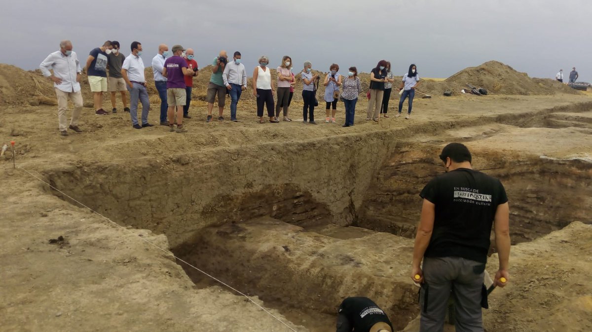 diputacionPalen's tweet photo. Esta mañana nuestro diputado delegado de Turismo,Fran Pérez,se ha acercado hasta #ParedesdeNava para asistir a la inauguración de la exposición 🖼️'Investigaciones arqueológicas palentinas 2018-2019

Posteriormente, han realizado un recorrido por el yacimiento de #Intercatia🧱⚱️🔬 https://t.co/Y6CoI3Ueec